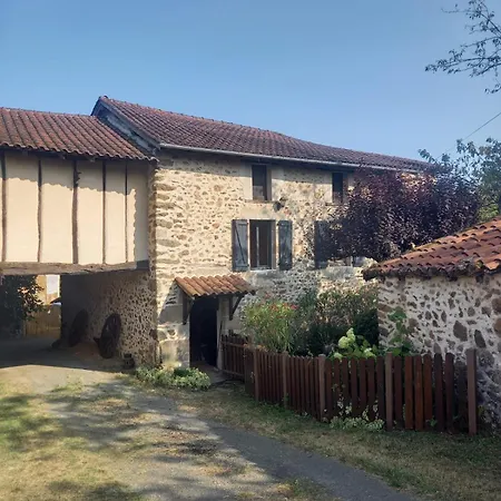 Holiday home Rural Aux Portes De L'auvergne *