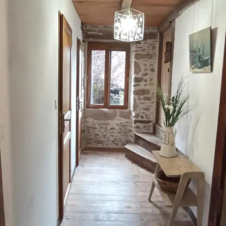 Rural Aux Portes De L'auvergne Feriehus *