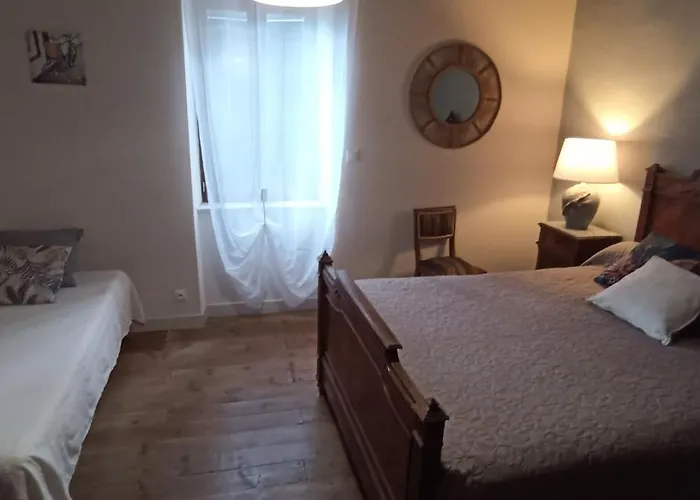 Rural Aux Portes De L'auvergne 別荘