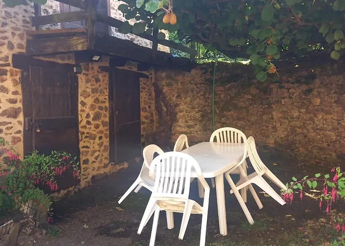 Rural Aux Portes De L'auvergne 別荘 *